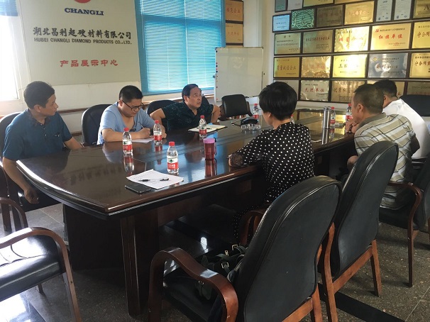 市經信委領導來湖北昌利公司座談，調研金剛石工具產業發展情況