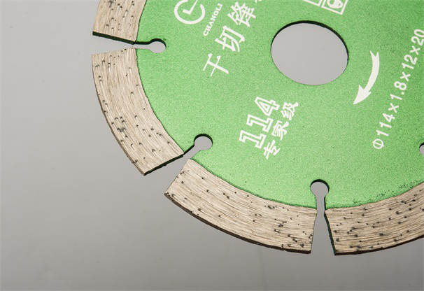 石材切割片加工后的石材應(yīng)該怎樣預(yù)防出現(xiàn)刮痕呢？